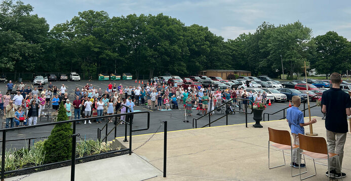 First outdoor Mass of the summer encourages parishioners to look ahead