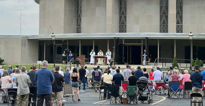 First outdoor Mass of the summer encourages parishioners to look ahead