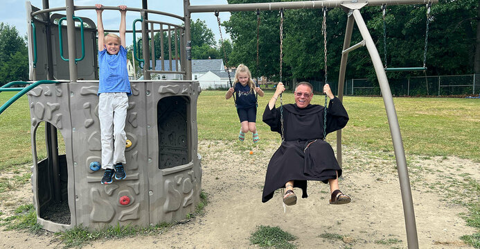 First outdoor Mass of the summer encourages parishioners to look ahead