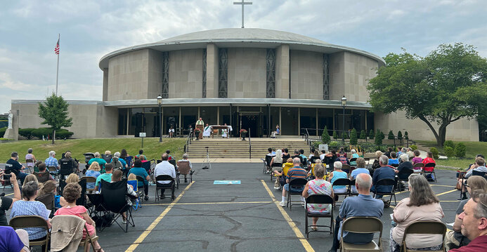 First outdoor Mass of the summer encourages parishioners to look ahead